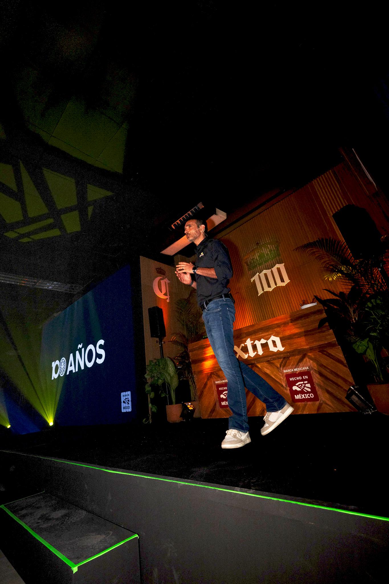 Corona 100 — Daniel Cocenzo